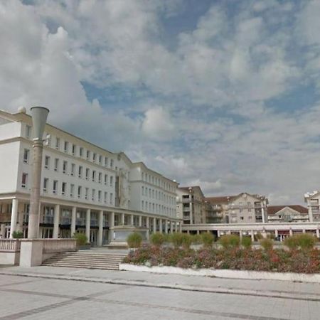 Apartamento Cosy flat Bussy-Saint-Georges Exterior foto